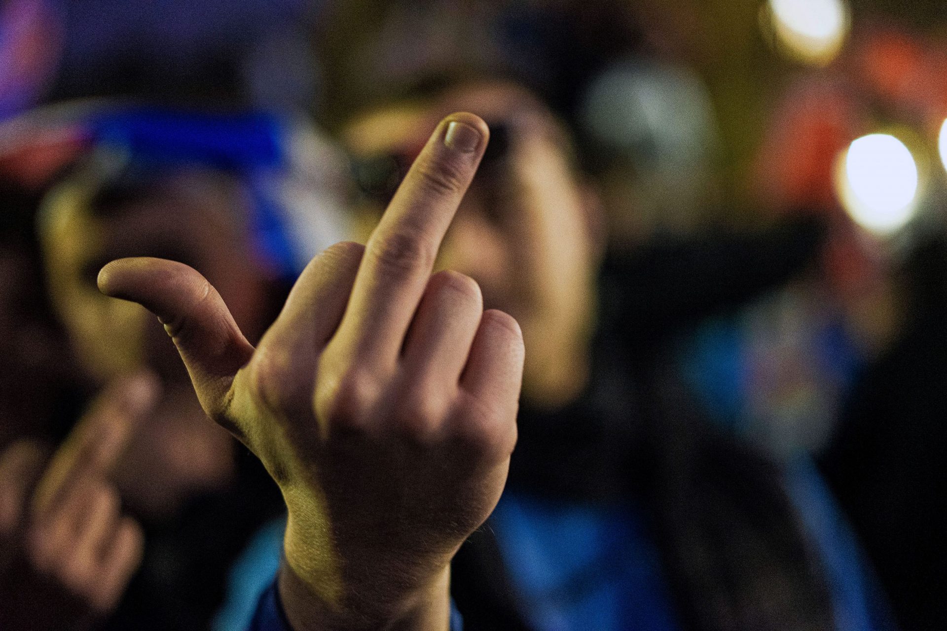 One of rengers fan show fuck finger